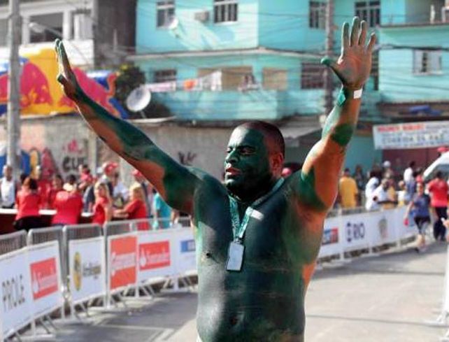 Un hombre hulk brasileño no consigue volver a su piel normal