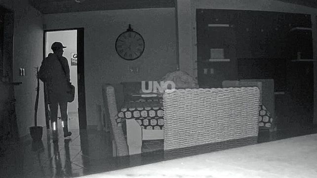 Inseguridad e impunidad. Descalzo ingresó un delincuentes a una vivienda de barrio Guadalupe mientras toda una familia dormía en el interior.&nbsp;