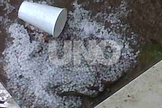 El granizo sorprendió a los vecinos de los barrios del norte de la ciudad
