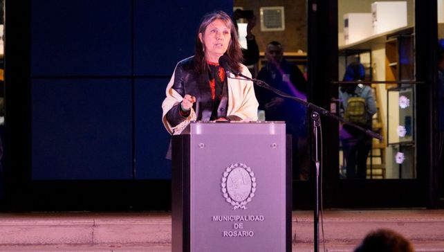 La escritora Claudia Piñeiro anoche durante la apertura de la Feria Internacional del Libro de Rosario 2022.&nbsp;