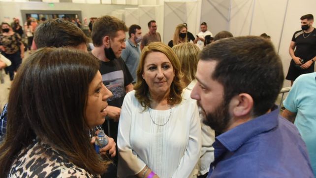 El FAP armó su campamento en el Mercado del Patio. Mónica Fein y Clara García