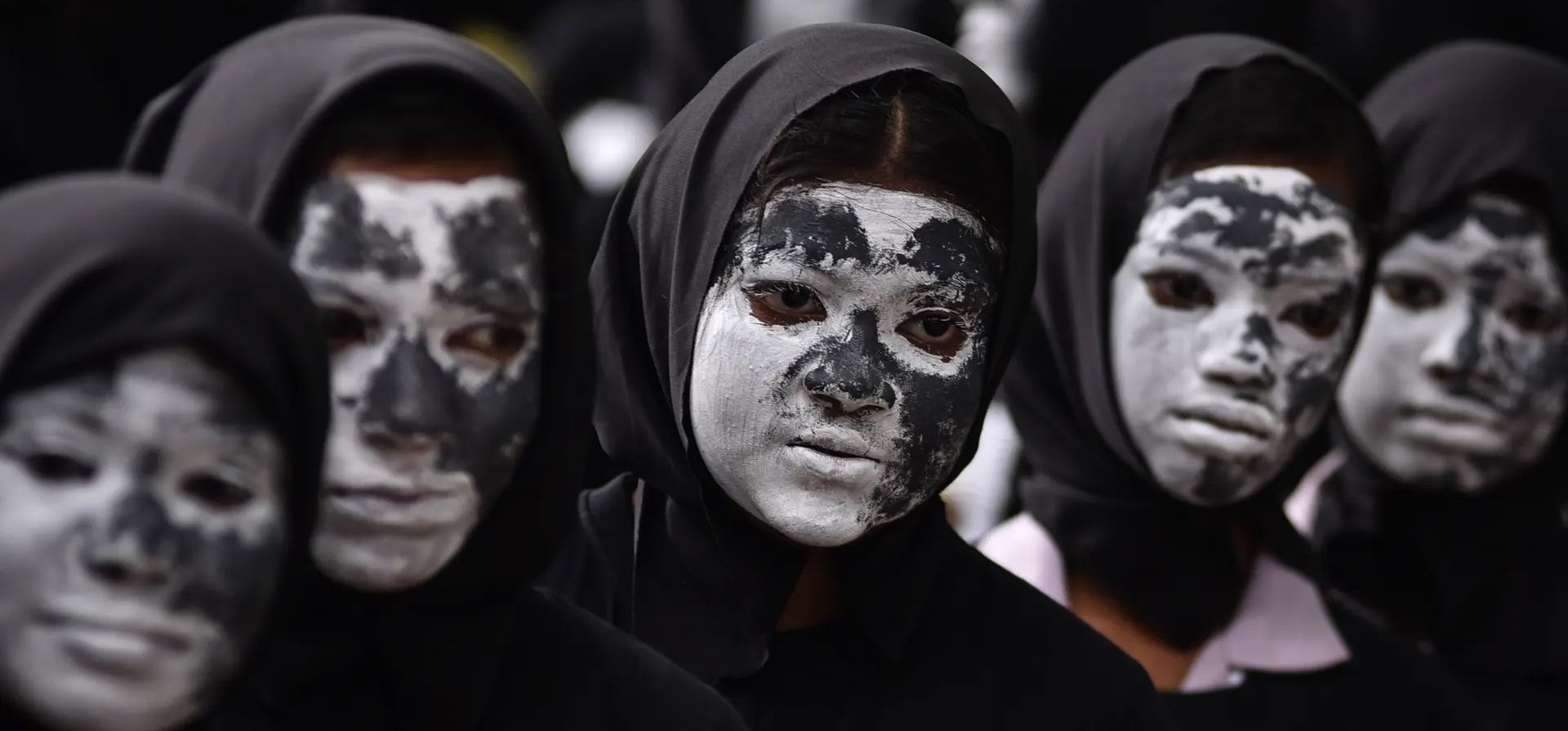 Chennai, India. Estudiantes con sus caras pintadas mientras la luna se reúnen para celebrar el primer intento del país de aterrizar en el satélite de la Tierra. Fotografía: Idrees Mohammed/EPA Chennai, India. Estudiantes con sus caras pintadas mientras la luna se reúnen para celebrar el primer intento del país de aterrizar en el satélite de la Tierra. Fotografía: Idrees Mohammed/EPA