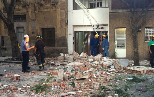 graves destrozos. La tremenda explosión provocó caída de materiales sobre Balcarce y daños en las adyacencias.