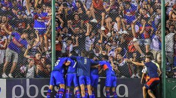 Tigre derrotó 1-0 a Barracas Central y ascendió a Primera División. Tigre derrotó 1-0 a Barracas Central y ascendió a Primera División.