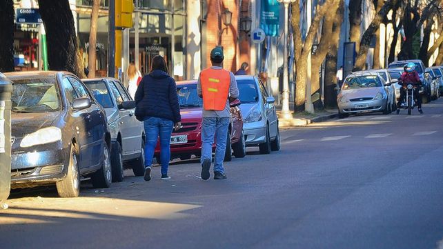 Tarjeteros concentran por el estacionamiento medido