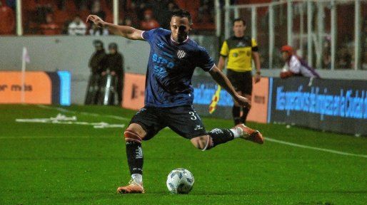 El capitán se queda: Claudio Corvalán renueva contrato con Unión por dos años más