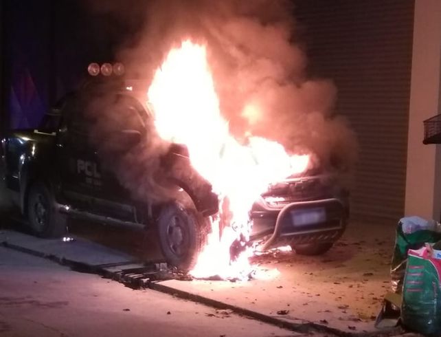 En llamas. Segundos posteriores al incendio provocado por un delincuente.&nbsp;