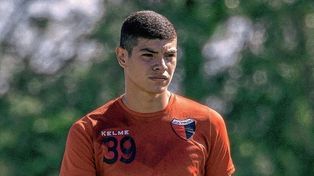 El defensor Leandro Quiroz se mostró muy feliz por firmar su primer contrato con Colón.&nbsp;