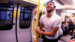 Un hombre corrió más rápido que el subte en una carrera en la que superó obstáculos
