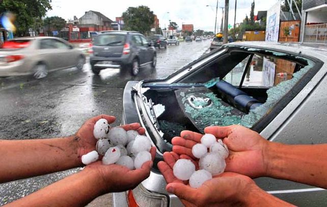 Como una pelotita de golf. Así era el tamaño de las piedras que cayeron ayer a las 15.15.