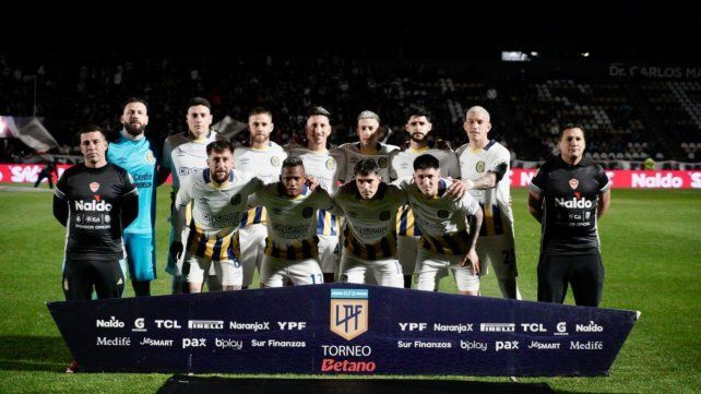 El once de Central en Vicente López. Poca luz en el estadio de Platense y del equipo de Matías Lequi.