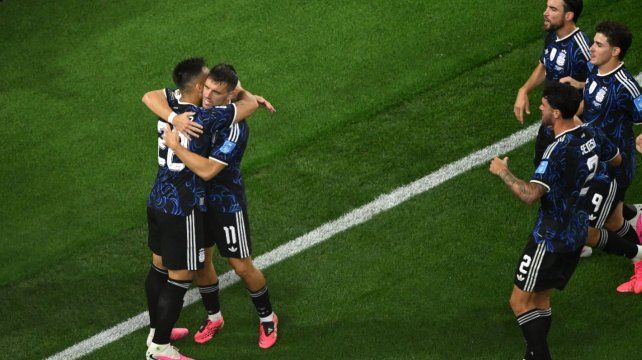 El abrazo del Toro Martínez y Lo Celso