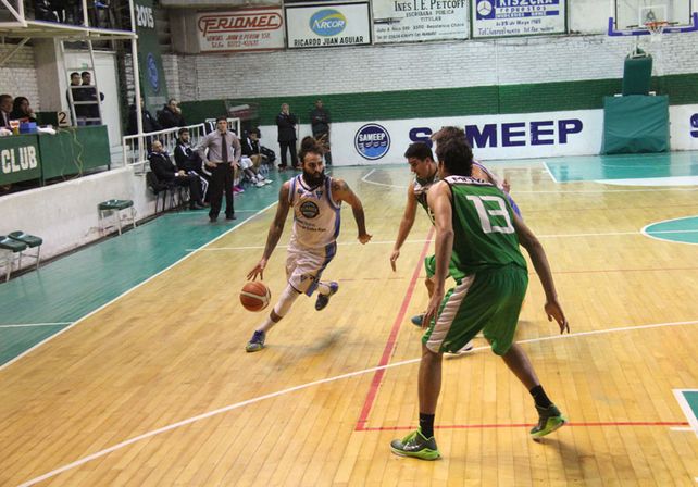 Agustín Carnovale fue el goleador del AEC: se llevó 18 unidades para el equipo dirigido por Barsanti.  Foto Gentileza/Diario Primera Línea