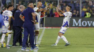 Jorge Almirón está predispuesto hacia el recambio. Apuesta por una zaga central nueva.