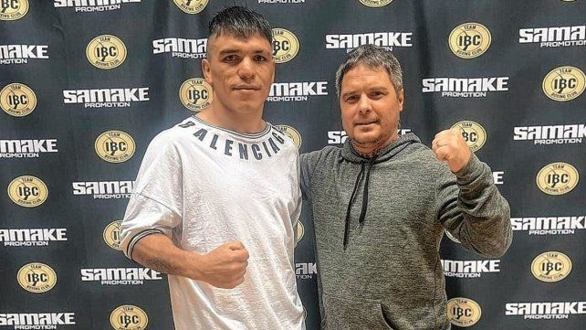 Emiliano Pucheta junto a su entrenador Diógenes Totino Caunedo en Francia. Emiliano Pucheta junto a su entrenador Diógenes Totino Caunedo en Francia.