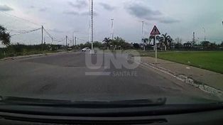 Venía rápido, le erró a la entrada del Walmart y mirá dónde terminó