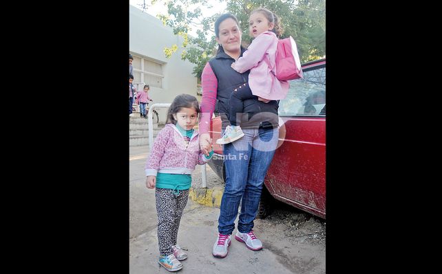 Apuradas. Rocío Coria junto a Valentina y Julieta.