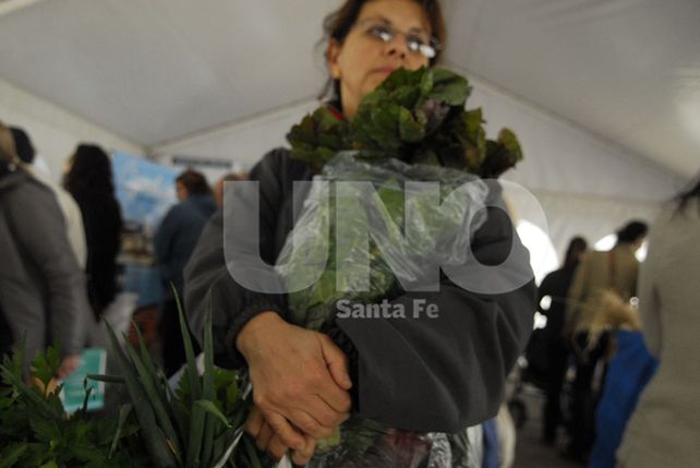 La explanada de la Legislatura se convirtió en una gran feria de productores