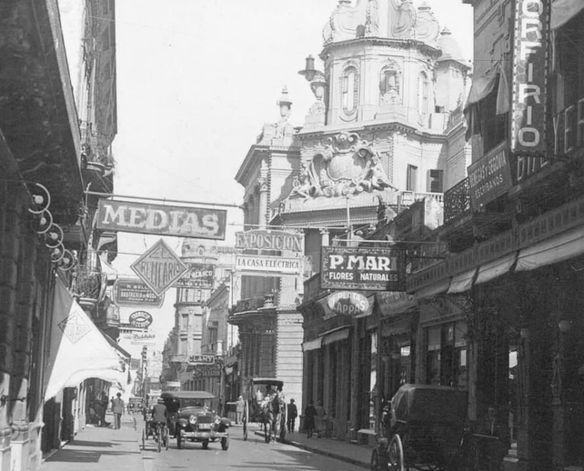 1920. Córdoba casi Maipú. Lentamente comienza el movimiento en el centro rosarino. 