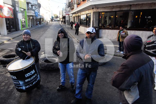 La Uocra continuó con las protestas y volvió a cortar el tránsito en la ciudad