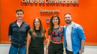 Ezequiel Procopio, Mercedes Nastri, Matías Otalora, Virginia Ojeda, los jurados de la tercera noche de El Carnavla del País 2025, en Gualeguaychú.