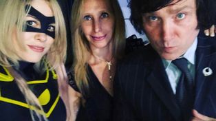 Lilia Lemoine, la cosplayer y candidata a diputada, junto a Javier y Karina Milei.