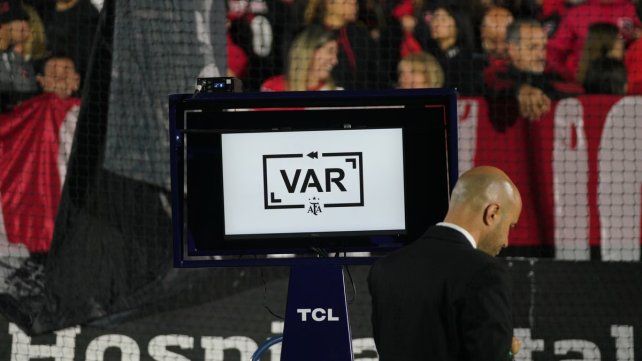 La AFA confirmó que se implementará el VAR semiautomático