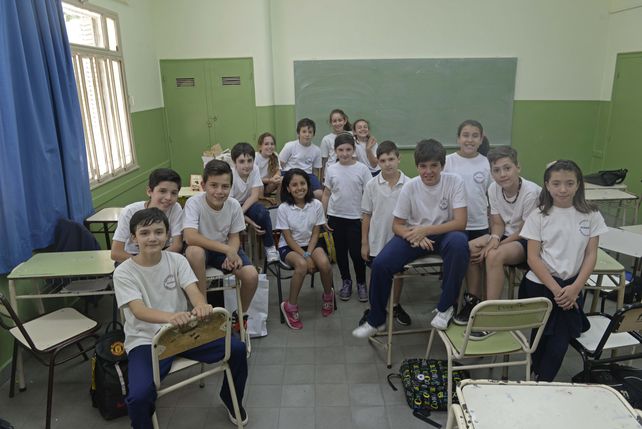 El taller funciona una vez a la semana y la consiga de trabajo es que todas las soluciones valen. Un espacio de aprendizaje solidario y colectivo. (Silvina Salinas / La Capital)