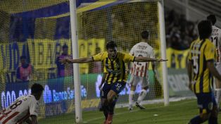 Facundo Almada lo grita con todo. Es el gol del empate de Central ante Unión. Ante Racing venía de marcar.