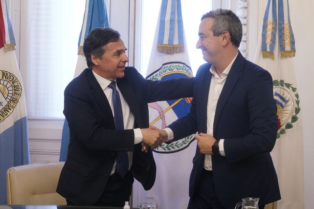 En marcha. El ex concejal y actual ministro Giuliano acordó el lanzamiento de la Sube con el intendente.