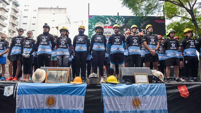 Los bomberos presentes.