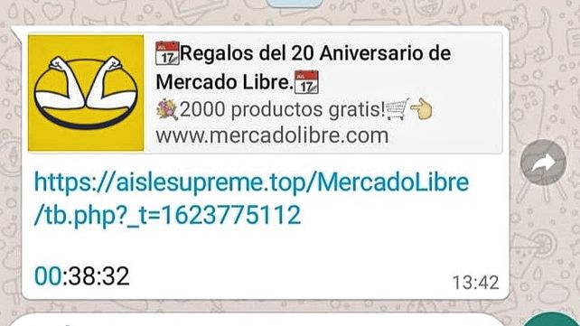 El mensaje falso de Mercado Libre busca atraer a los usuarios para que caigan en la trampa a través de WhatsApp.