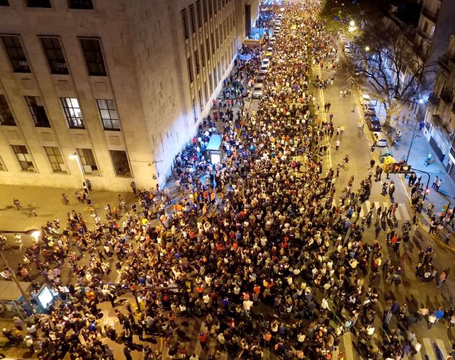 impresionante. La densa columna dobló en Moreno