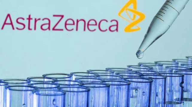 AstraZeneca enfrenta una demanda colectiva por los efectos secundarios causados por su vacuna contra el Covid-19. Qué declaró el laboratorio en la Justicia