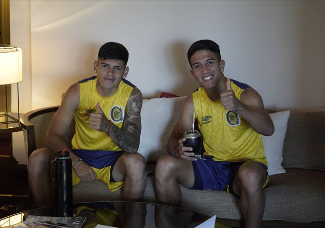fabricio Oviedo y Kevin Ortiz, en ronda de mates, en uno de los salones del hotel Cottage.