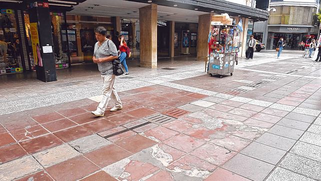 El intento de robo de la bicicleta ocurrió frente a un local de telefonía de San Martín al 900. Todo terminó a los pocos metros