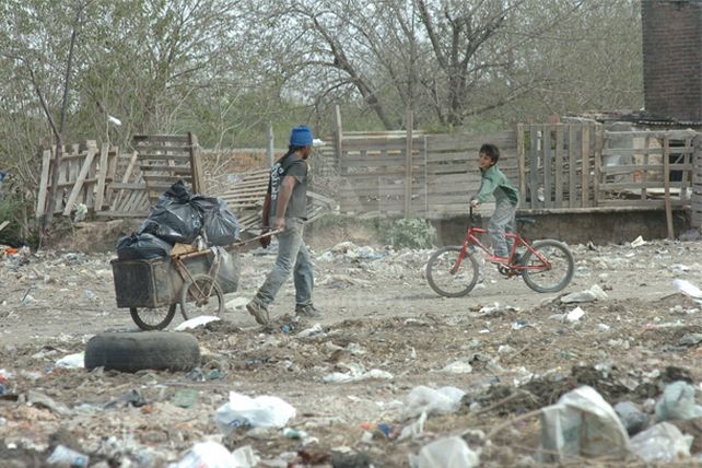 La indigencia, en debate constitucional: una propuesta para erradicar el hambre que afecta a 60.000 familias santafesinas