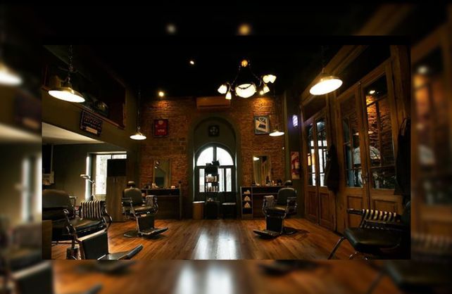 Robaron la barbería Don Lobo a punta de pistola amenazando a todos los clientes y empleados del lugar.