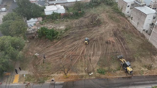 Se trata de un importante terrenos en calles Urquiza y Cura Álvarez. La Municipalidad de Paranpa lo limpió por quinta vez en los últimos dos años.