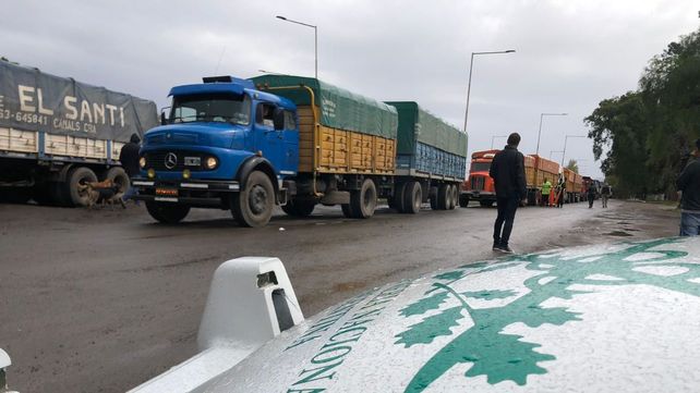 Lenta normalidad. El corte en la ruta nacional 11 se levantó este viernes al mediodía.&nbsp;