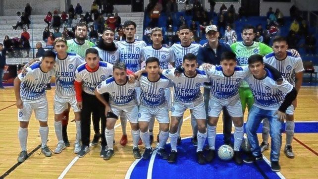 El plantel del Expreso viajó este viernes a Cañada Rosquín para afrontar el clasificatorio nacional.