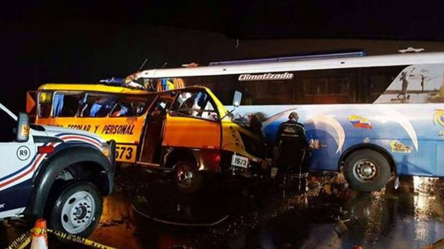 El accidente dejó al menos 19 muertos y 17 heridos (El Universo)