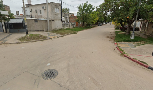 Desde un auto balearon a un hombre en el barrio San Lorenzo: quedó internado en estado delicado