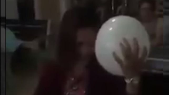 ¿Coincidencia o mensaje del más allá? Las imágenes del globo blanco disparán la polémica en la red.