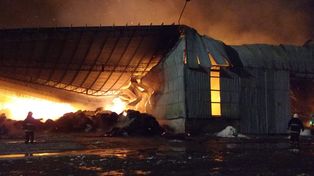 Voraz incendio en la planta de Vicentín en Avellaneda