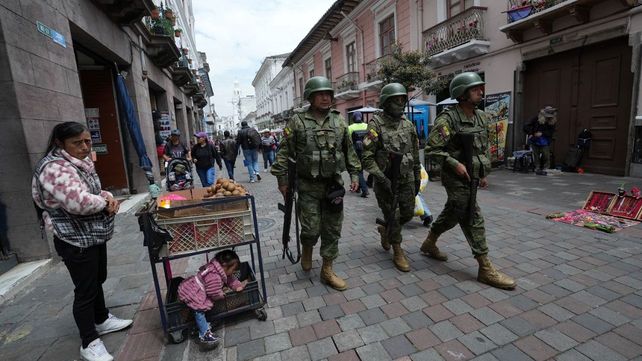 El presidente de Ecuador declara estado de conflicto armado interno y moviliza a los militares