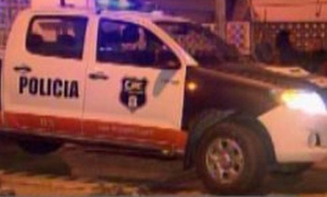 Los asesinos lograron darse a la fuga en la camioneta y durante la madrugada del miércoles eran buscados por la policía.