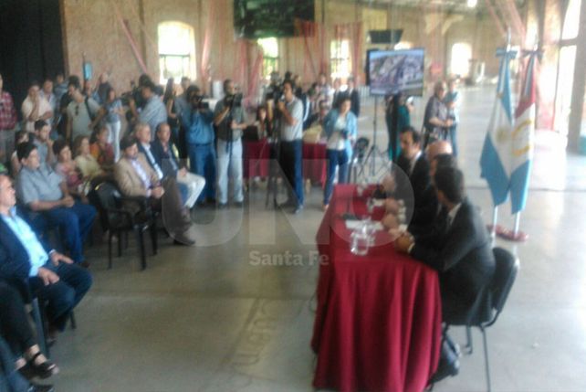 Randazzo anunció la implementación del sistema Metrobús en la avenida Blas Parera