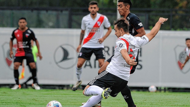 Colón sufrió una durísima derrota ante River en Reserva