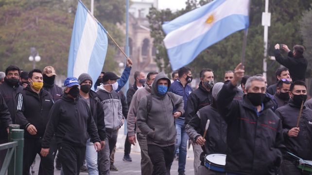 Paraná: A cada chofer se le debe entre $90.000 y $100.000
